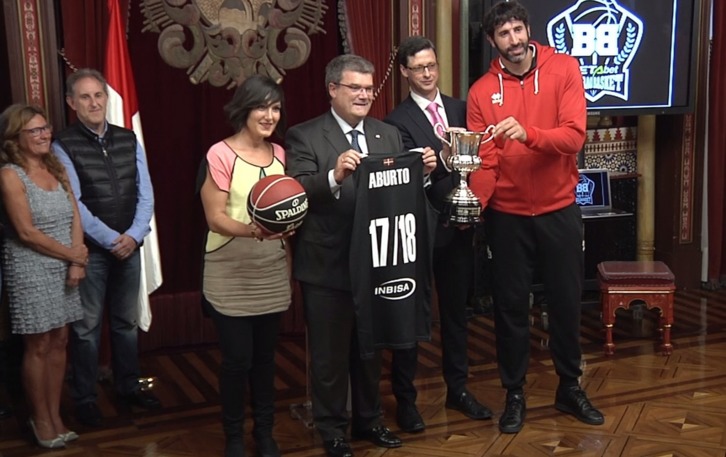 Recibimiento al Bilbao Basket en el Ayuntamiento. (Bilboko Udala)