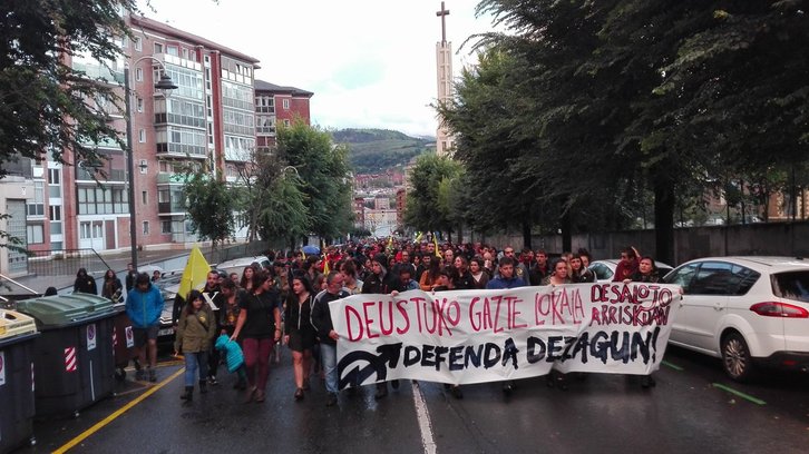 Movilización en protesta contra la orden de desalojo del Gazte Lokala de Deustu. (@deustukogaztelokala)