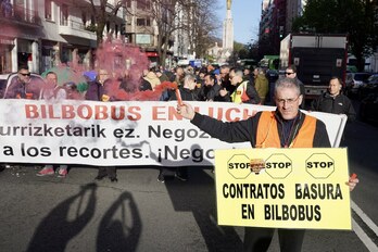 Manifestación de trabajadores de Bilbobus en la primera jornada de huelga indefinida.