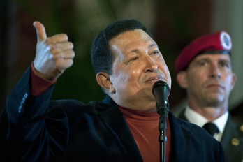 Hugo Chávez durante una rueda de prensa en el Palacio de Miraflores. (Eitan ABRAMOVICH / AFP)