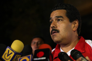 El vicepresidente venezolano, Nicolás Maduro, haciendo declaraciones a los periodistas. (AFP)