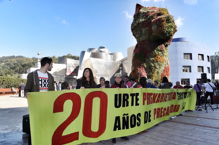 Miembros de LAB en una protesta frente al Guggenheim. (FOKU)