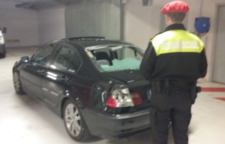 Vehículo que atropelló a dos jóvenes en Bolueta. (Policía Municipal)