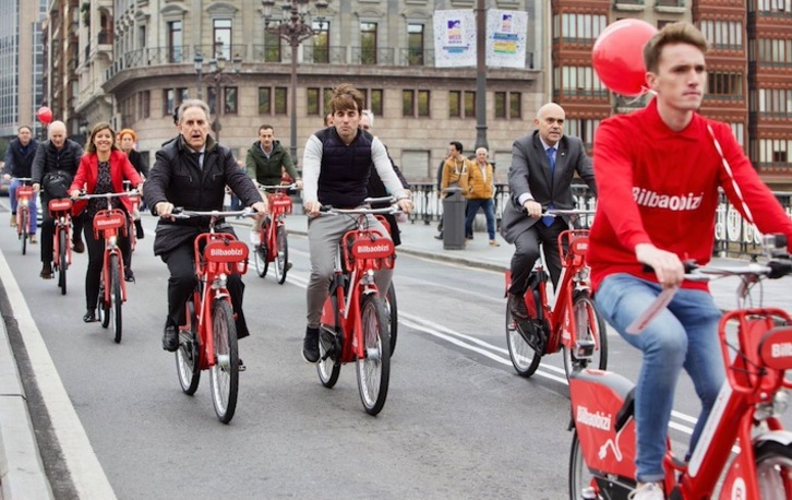 Presentación de las nuevas bicicletas de Bilbao Bizi. (AYUNTAMIENTO DE BILBO).