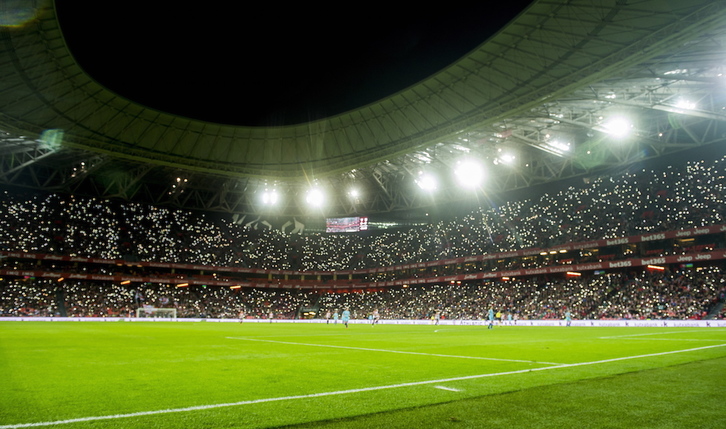 Partido de Copa entre Athletic y Atlético en San Mamés con 48.000 espectadores en las gradas. (Luis JAUREGIALTZO / FOKU)