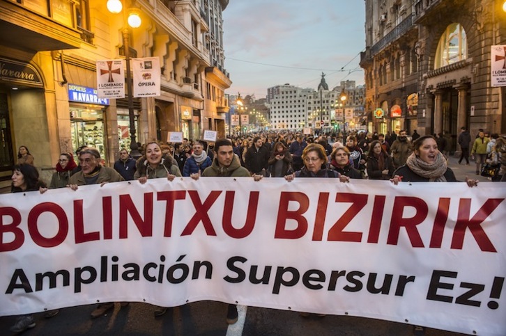 Manifestación celebrada en Bilbo en enero en defensa de Bolintxu y contra la ampliación de la Supersur. (Marisol RAMIREZ / FOKU)