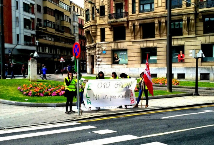Movilización de las trabajadoras del servicio del 010 del Ayuntamiento de Bilbo. (@asierrobles)