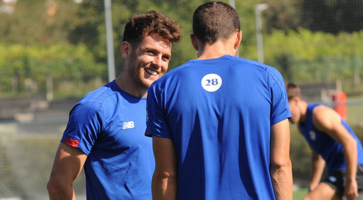 Ibai Gómez durante un entrenamiento con De Marcos. (@AthleticClub)