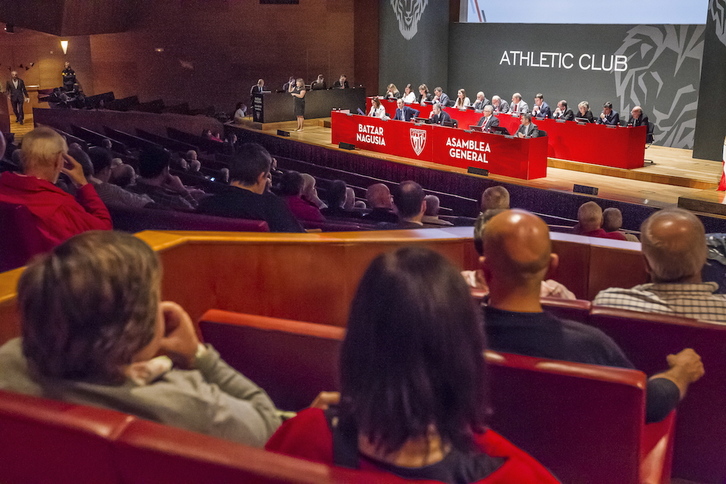 Asamblea de compromisarios del Athletic de hace dos temporadas. (Aritz LOIOLA / FOKU)