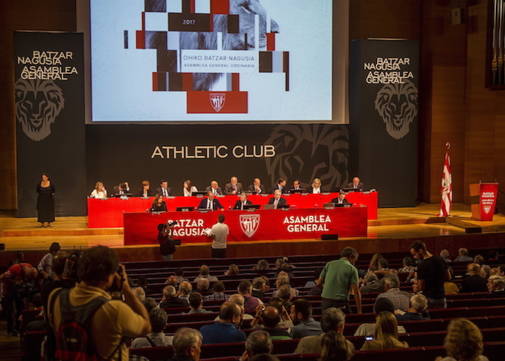 Asamblea de compromisarios del Athletic de 2017. (Luis JAUREGIALTZO / FOKU)