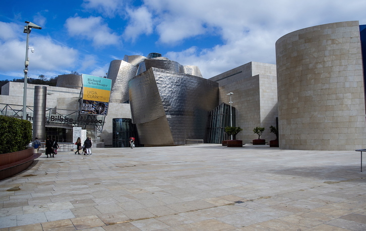 Guggenheim museoak ateak itxiko ditu behin behinean. (Luis JAUREGIALTZO I FOKU)