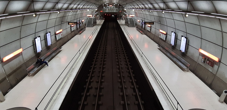 Estación de metro vacía. (Aritz LOIOLA | FOKU)