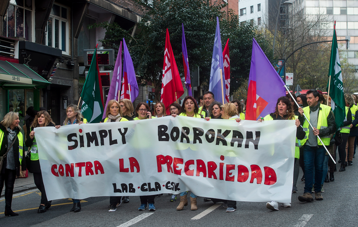 Foto de archivo de una protesta d elos rabajadores del simply en diciembre de 2018. (Luis JAUREGIALTZO/FOKU).