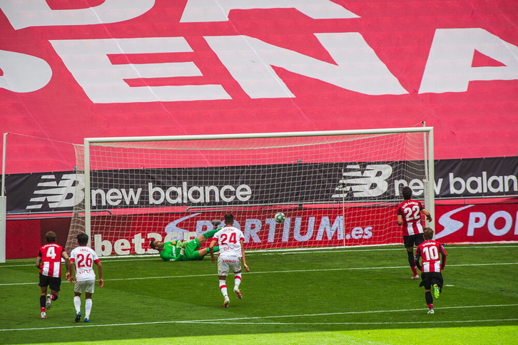 Gol marcado por Rául García de penalti. (Aritz LOIOLA / FOKU)