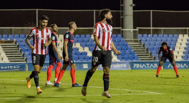 Villalibre con Núñez tras el gol anotado en el amistoso ante el Sevilla. (@AthleticClub)